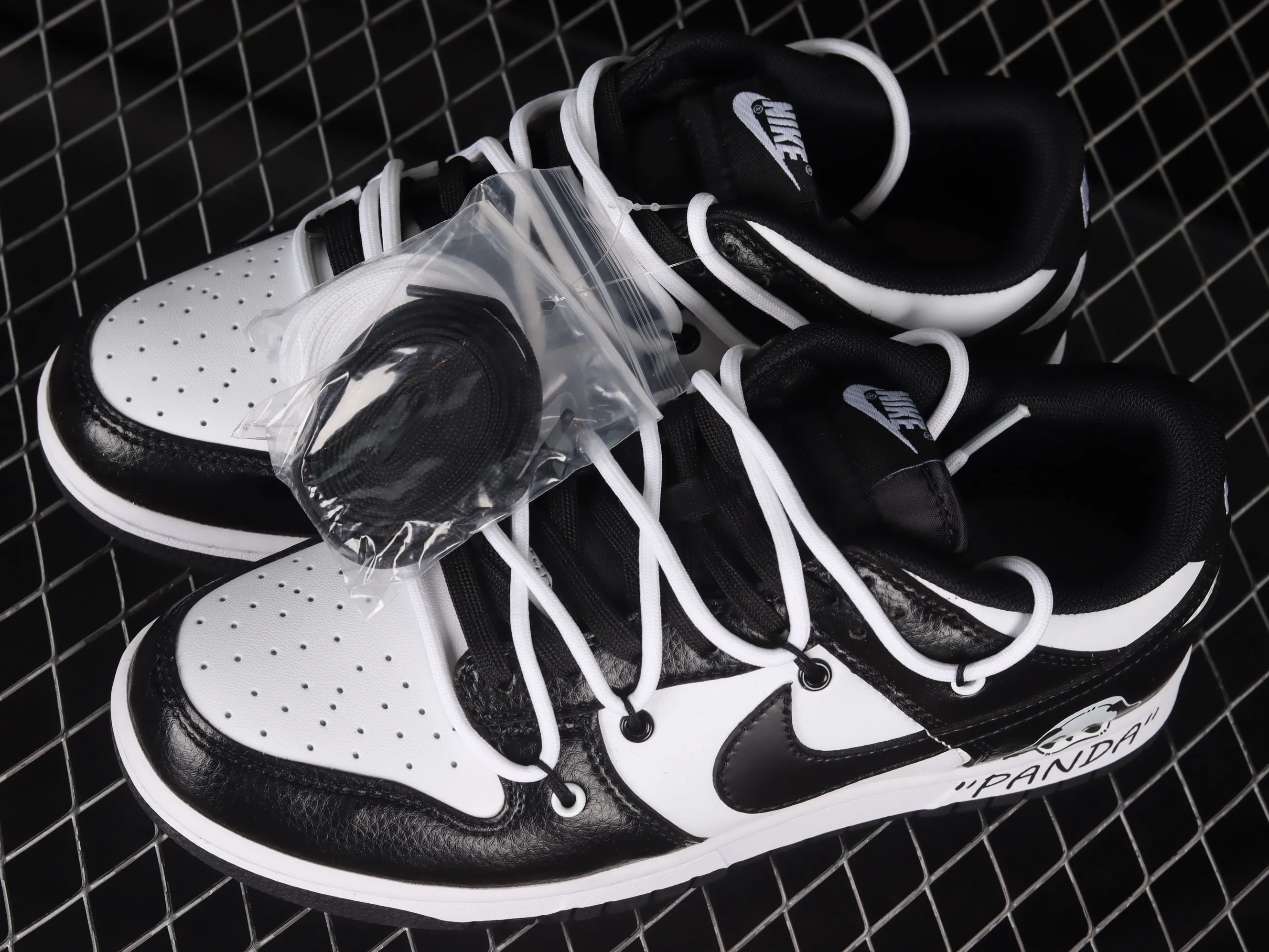 All Categories Nk SB Dunk Series Nk SB Dunk Low Low-top sneakers Nk Dunk Low "Black" Panda style Customized version of deconstructed shoelace graffiti low-top sneakers DD1391-100
